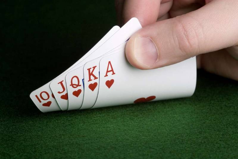 Thùng Phá Sảnh Là Gì? Giải Mã “Bộ Bài Đẹp Nhất” 5 Có nên “chơi liều” để săn thùng phá sảnh?
